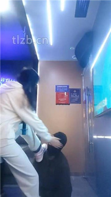 图片[8]_【小琪】KTV-运动鞋踩地毯/脚下舔脏鞋_HD绳艺资源