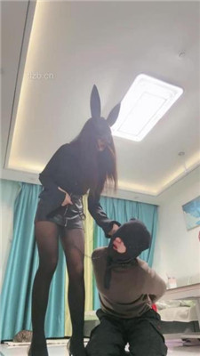 图片[5]_【月影儿】兔女郎S-反绑-碾压踩狗头/数据线训练/美腿夹头/脚喂食_HD绳艺资源
