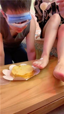 图片[8]_【可可绳艺导师】清理脚趾缝/脚踩喂食/脏鞋臭袜闻舔_HD绳艺资源