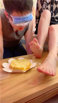 图片[9]_【可可绳艺导师】清理脚趾缝/脚踩喂食/脏鞋臭袜闻舔_HD绳艺资源