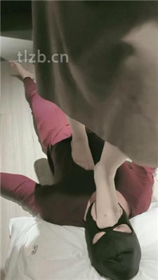 图片[4]_【樊樊】肉丝脚全体重踩踏/闻脏鞋臭袜/骑马骑脖_HD绳艺资源