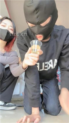 图片[4]_【朱砂痣】骑马/喝圣水/全体重踩踏/艺术闻鞋/白袜脚插嘴/恋足舔_HD绳艺资源