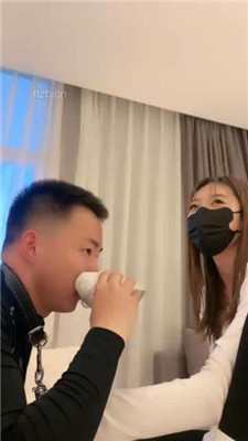 图片[20]_【酒鸽】小白鞋白袜踩狗爪/骑马转胯/狂吸白袜脚/吃袜_HD绳艺资源