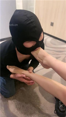 图片[11]_【楚楚】转胯爬行/闻超臭棉袜/裸足插嘴/脚踩喂食_HD绳艺资源