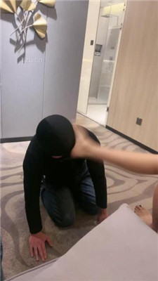 图片[13]_【楚楚】转胯爬行/闻超臭棉袜/裸足插嘴/脚踩喂食_HD绳艺资源