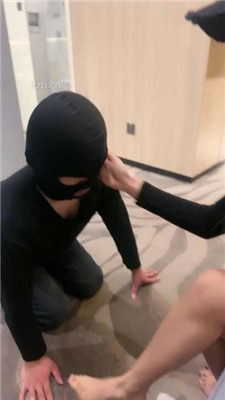 图片[15]_【楚楚】转胯爬行/闻超臭棉袜/裸足插嘴/脚踩喂食_HD绳艺资源