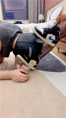 图片[4]_【可可公主】AJ网袜美腿诱惑调/舔闻鞋垫_HD绳艺资源