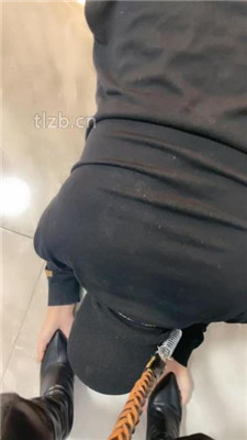 图片[9]_【戚戚情侣】狗舌头清理长靴/狗链拴狗/黑丝裸足狂舔_HD绳艺资源