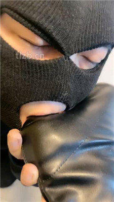 图片[11]_【戚戚情侣】狗舌头清理长靴/狗链拴狗/黑丝裸足狂舔_HD绳艺资源