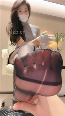 图片[3]_【禾未】模特S-长靴黑丝美腿踩地毯_HD绳艺资源