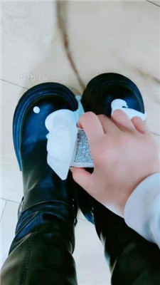 图片[5]_【酒精泡芙】桌底视角-长靴踩地毯/舔酸奶脏靴子/骑马_HD绳艺资源