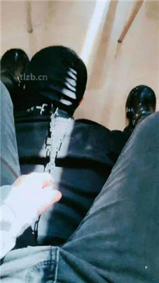 图片[7]_【酒精泡芙】桌底视角-长靴踩地毯/舔酸奶脏靴子/骑马_HD绳艺资源