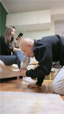 图片[6]_【魅儿】舔脏鞋底棉袜/裸足插嘴/磕头求圣水_HD绳艺资源