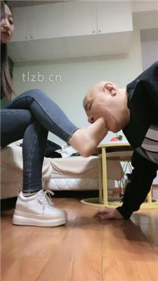 图片[10]_【魅儿】舔脏鞋底棉袜/裸足插嘴/磕头求圣水_HD绳艺资源