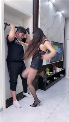 图片[19]_【麋鹿银儿】骑马爬行/训练/网袜臭脚捂脸/舔脏鞋底_HD绳艺资源