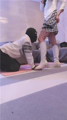 图片[16]_【琦琦小主】跪舔网袜美腿/长靴踩踏训练_HD绳艺资源