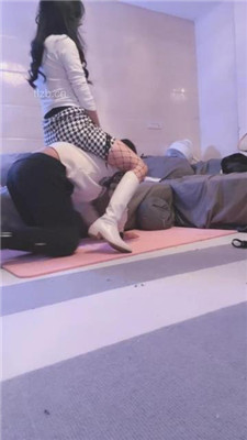 图片[19]_【琦琦小主】跪舔网袜美腿/长靴踩踏训练_HD绳艺资源