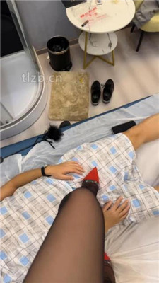 图片[6]_【麻辣女教官】高跟黑丝脚踩地毯狗_HD绳艺资源