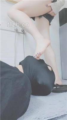 【云儿公主】脚垫裸足恋足狂舔_HD绳艺资源
