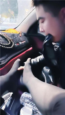 图片[4]_【乐爷】车内恋足狂舔_HD绳艺资源