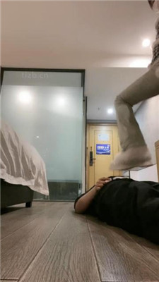 图片[4]_【乔妹】跪舔毛毛脏鞋/跳踩脚垫_HD绳艺资源