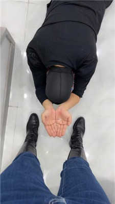 图片[10]_【辣姐】长靴踩踏/下跪伺候/清理泥巴鞋底_HD绳艺资源