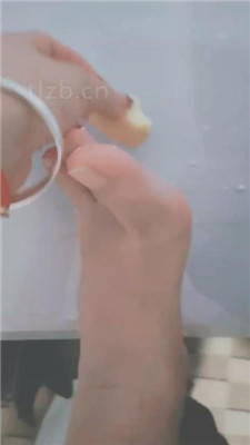 图片[2]_【s大大】绿帽狗裸足恋足舔_HD绳艺资源