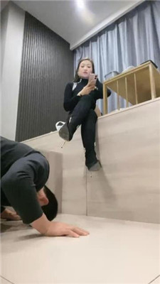 图片[2]_【魅儿】跪爬狗伺候主人用餐_HD绳艺资源