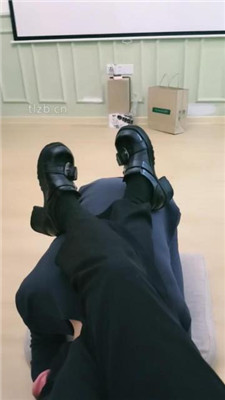 图片[2]_【北京啡啡】全体重踩踏/舔脏鞋臭脚/人肉脚垫_HD绳艺资源