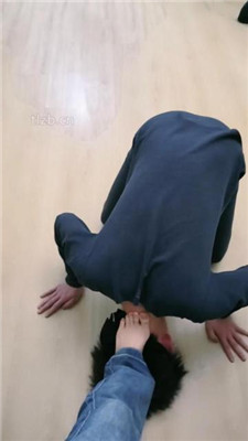 图片[11]_【北京啡啡】全体重踩踏/舔脏鞋臭脚/人肉脚垫_HD绳艺资源