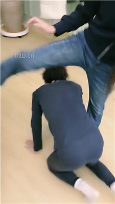 图片[15]_【北京啡啡】全体重踩踏/舔脏鞋臭脚/人肉脚垫_HD绳艺资源