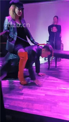 图片[2]_【乐爷】酒吧双主双狗玩绳艺技巧展示主奴游戏_HD绳艺资源