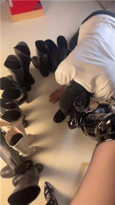 图片[3]_【甜心教主】多双脏长靴用狗舌头清理_HD绳艺资源