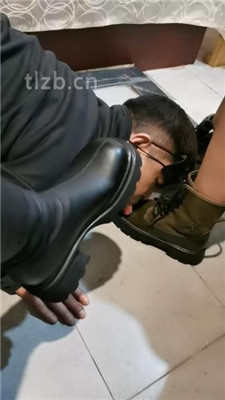 【文文文文】开发双S艺校女神清理脏靴子_HD绳艺资源