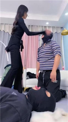 图片[8]_【麋鹿银儿】素人模特S-高难度挑战虐三奴-骑马踩踏/训练/白袜捂脸/提档_HD绳艺资源