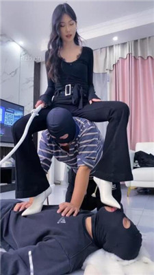 图片[13]_【麋鹿银儿】素人模特S-高难度挑战虐三奴-骑马踩踏/训练/白袜捂脸/提档_HD绳艺资源