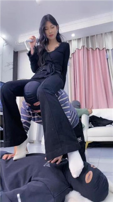 图片[15]_【麋鹿银儿】素人模特S-高难度挑战虐三奴-骑马踩踏/训练/白袜捂脸/提档_HD绳艺资源