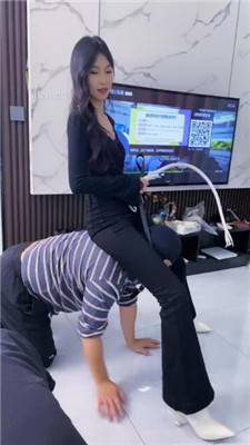 图片[19]_【麋鹿银儿】素人模特S-高难度挑战虐三奴-骑马踩踏/训练/白袜捂脸/提档_HD绳艺资源