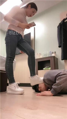 图片[2]_【魅儿】磕头求虐/耳光/白袜臭脚气味辱/裸足插嘴/嘴叼袜子_HD绳艺资源