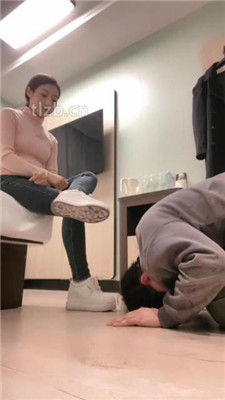 图片[3]_【魅儿】磕头求虐/耳光/白袜臭脚气味辱/裸足插嘴/嘴叼袜子_HD绳艺资源