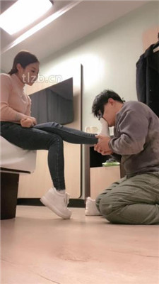 图片[6]_【魅儿】磕头求虐/耳光/白袜臭脚气味辱/裸足插嘴/嘴叼袜子_HD绳艺资源