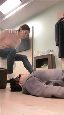 图片[9]_【魅儿】磕头求虐/耳光/白袜臭脚气味辱/裸足插嘴/嘴叼袜子_HD绳艺资源