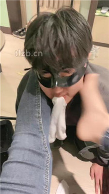 图片[12]_【魅儿】磕头求虐/耳光/白袜臭脚气味辱/裸足插嘴/嘴叼袜子_HD绳艺资源