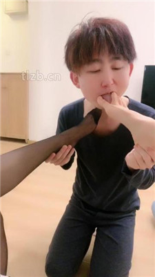 图片[6]_【啡啡】双S-跪舔皮鞋黑丝/狂吸脚趾/脚插嘴/转胯/臭脚捂脸_HD绳艺资源