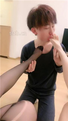 图片[8]_【啡啡】双S-跪舔皮鞋黑丝/狂吸脚趾/脚插嘴/转胯/臭脚捂脸_HD绳艺资源