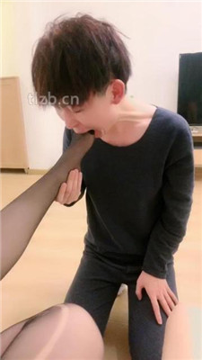 图片[9]_【啡啡】双S-跪舔皮鞋黑丝/狂吸脚趾/脚插嘴/转胯/臭脚捂脸_HD绳艺资源