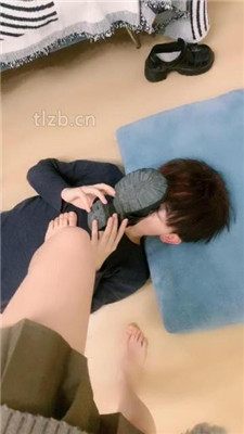 图片[11]_【啡啡】双S-跪舔皮鞋黑丝/狂吸脚趾/脚插嘴/转胯/臭脚捂脸_HD绳艺资源