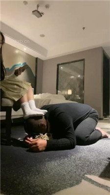 图片[3]_【芊芊】运动鞋白袜气味辱/踩踏/脚喂食/耳光/口水_HD绳艺资源