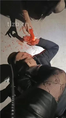 图片[17]_【乐爷】KTV聚会公开处刑-长靴踩虐踢踹_HD绳艺资源