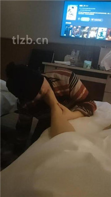 图片[3]_【赞拉】下跪舔素人小姐姐的臭脚_HD绳艺资源